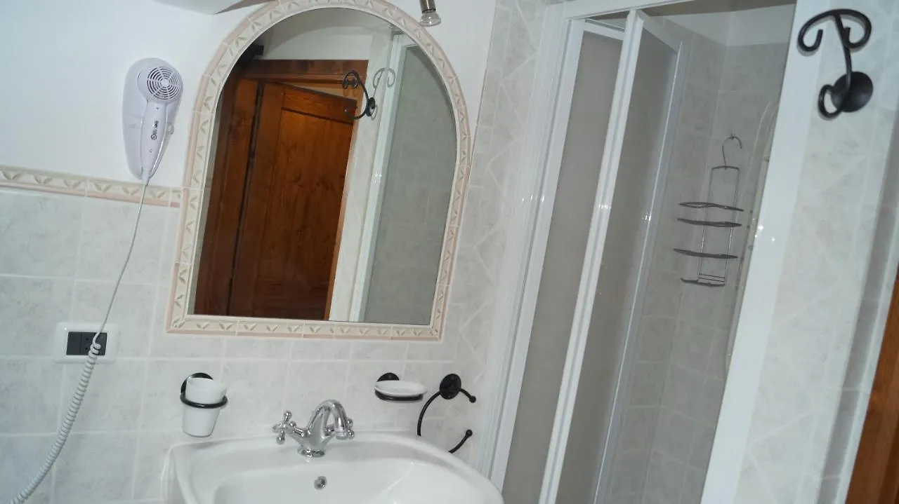 B&B La Casa Rosa Balze Bed & Breakfast