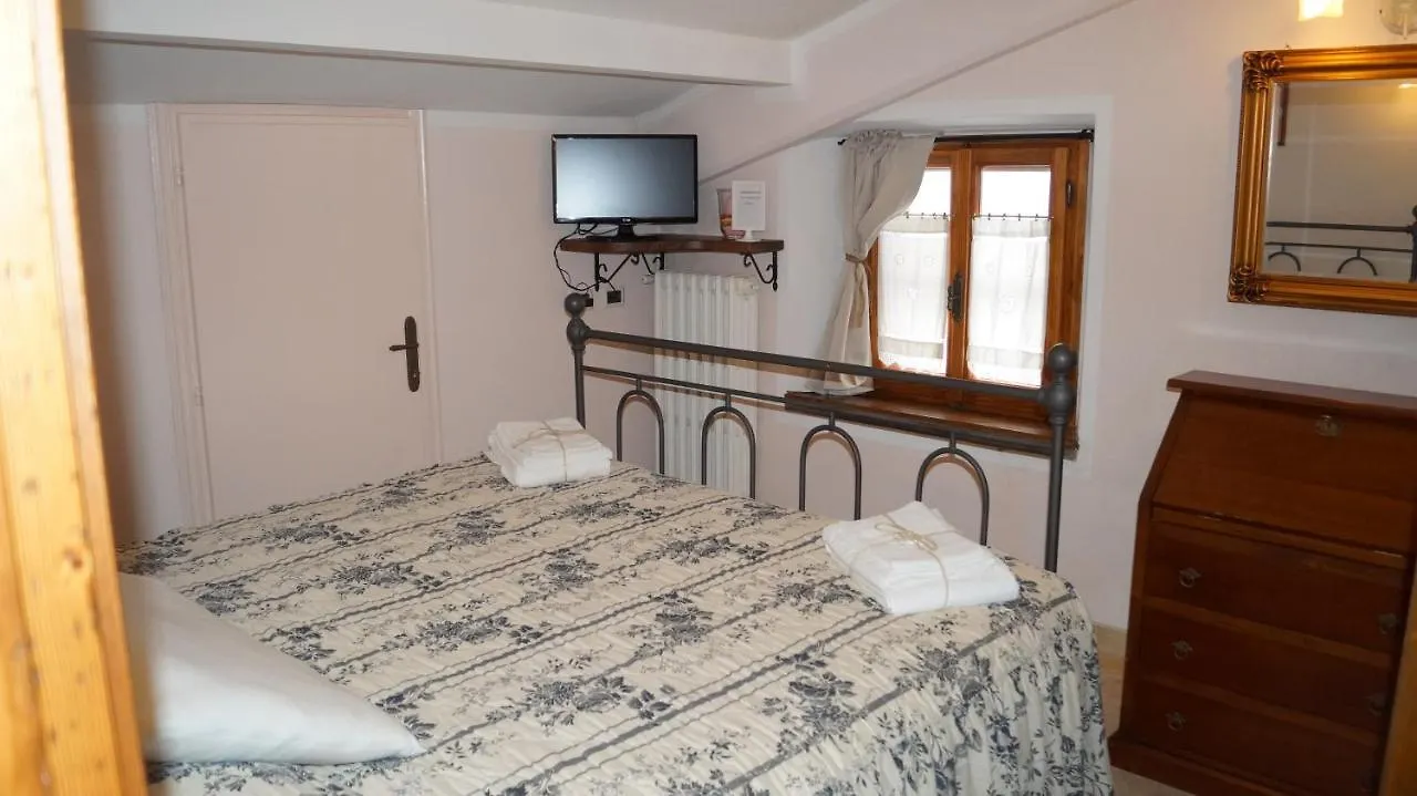 B&B La Casa Rosa Balze 0*,  Italy
