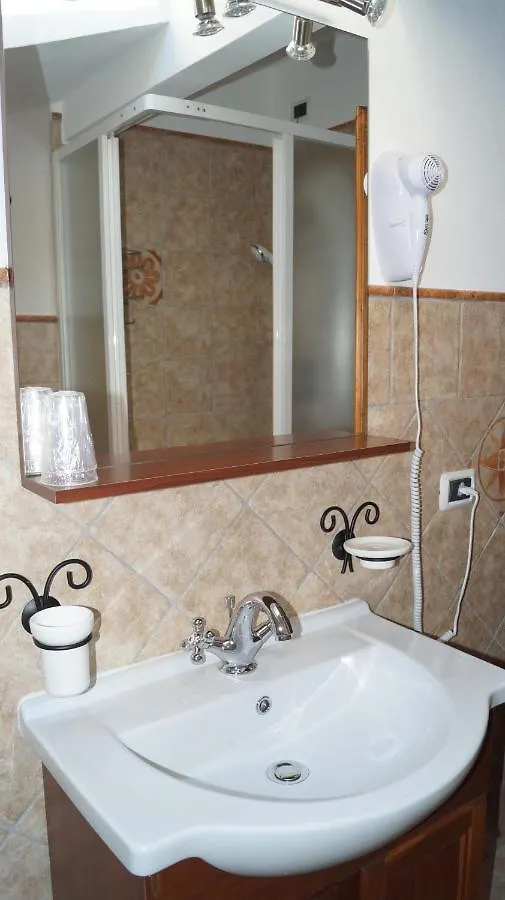 B&B La Casa Rosa Balze 0*,