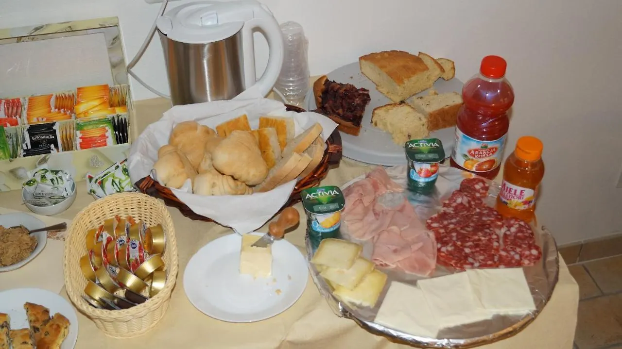 B&B La Casa Rosa Balze Italy